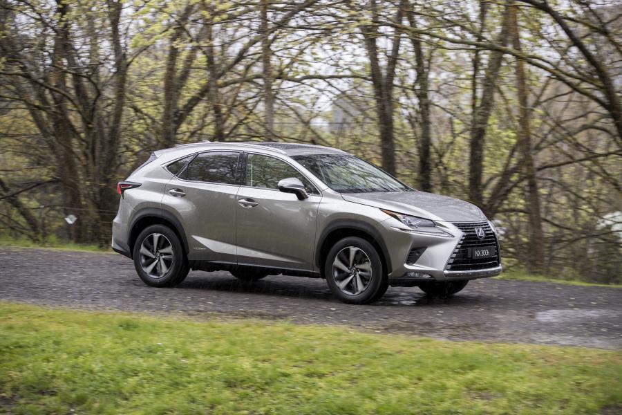 Lexus NX300h 2017 года  (AU) (фото 16 из 20)